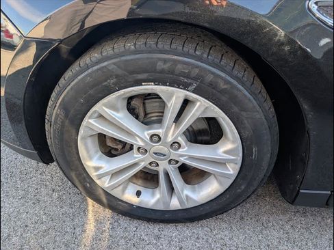 Used 2015 Ford Taurus SEL image 4