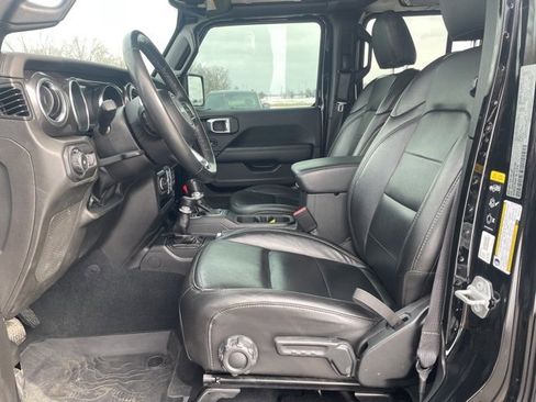 Used 2022 Jeep Wrangler Unlimited Sahara image 8