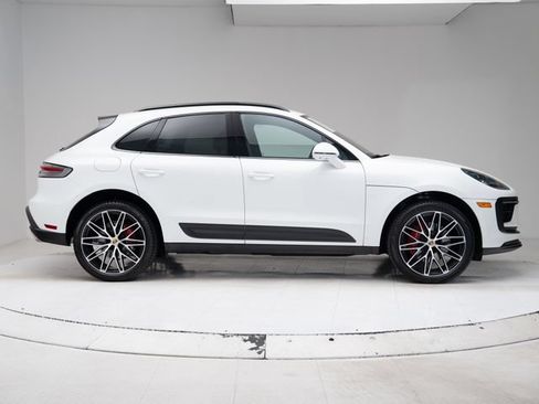 Certified 2025 Porsche Macan S AWD/4WD image 37