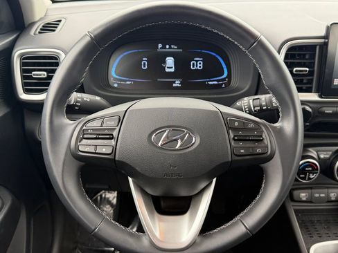 Used 2026 Hyundai Venue SEL FWD image 16