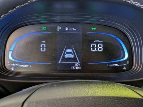 Used 2025 Hyundai Venue SEL FWD image 22