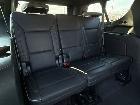 Used 2023 Chevrolet Suburban Premier image 14