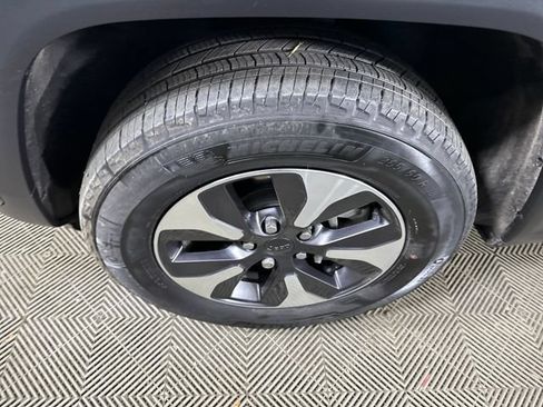 Used 2023 Jeep Grand Cherokee 4WD 4xe image 11