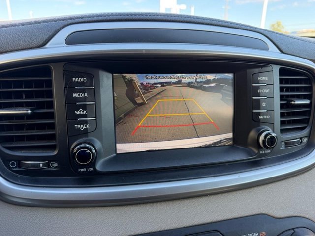 Used 2020 Kia Sorento LX FWD image 19