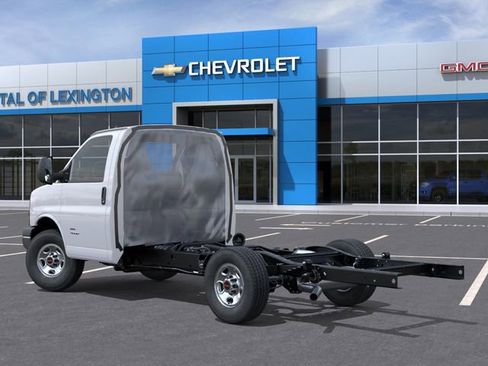 New 2025 GMC Savana 3500 w/ Power Convenience Package RWD image 3