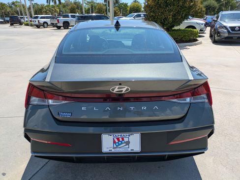 Certified 2024 Hyundai Elantra SEL FWD image 3