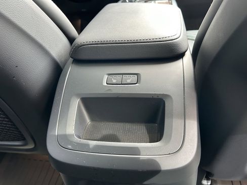 Certified 2024 Volvo XC60 T8 Ultimate w/ Protection Package Premier image 18