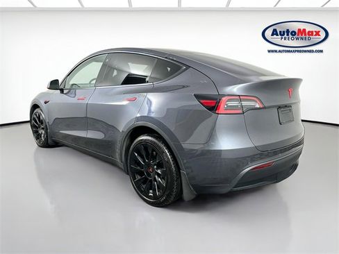 Used 2022 Tesla Model Y Long Range image 6