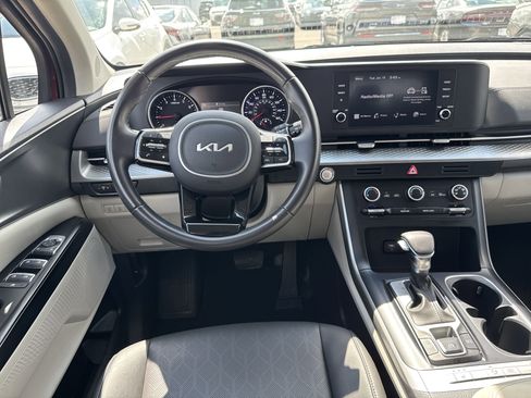 Certified 2024 Kia Carnival LX image 7