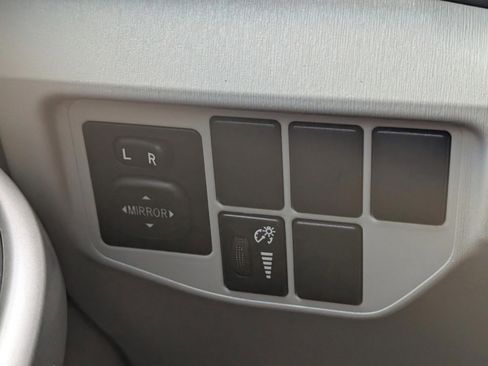 Used 2014 Toyota Prius Four image 22