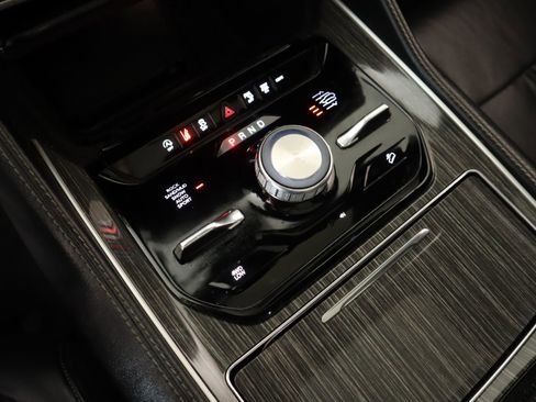 Used 2022 Jeep Wagoneer Series III w/ Premium Group I image 9