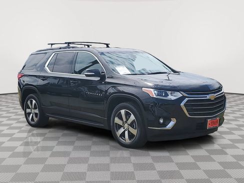 Used 2019 Chevrolet Traverse LT w/ LT Premium Package FWD image 3