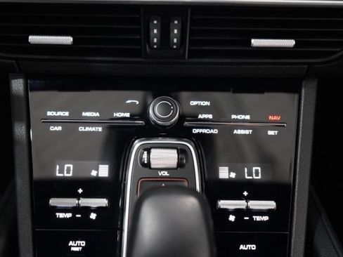 Used 2021 Porsche Cayenne AWD/4WD image 27