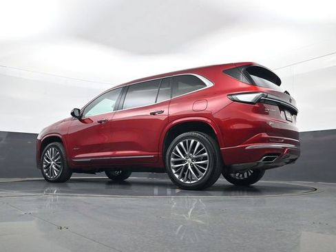 Used 2025 Buick Enclave Avenir image 28