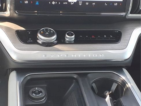 Used 2025 Ford Expedition Max Platinum w/ Driver's Package AWD/4WD image 25