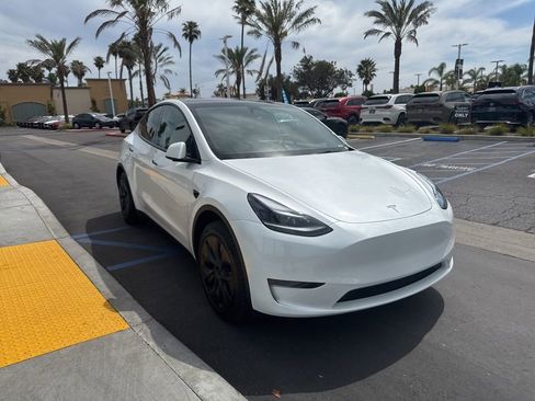 Used 2024 Tesla Model Y Long Range image 36