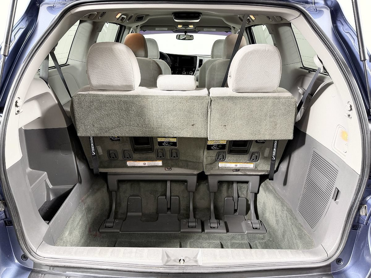 Used 2017 Toyota Sienna LE AWD/4WD image 13
