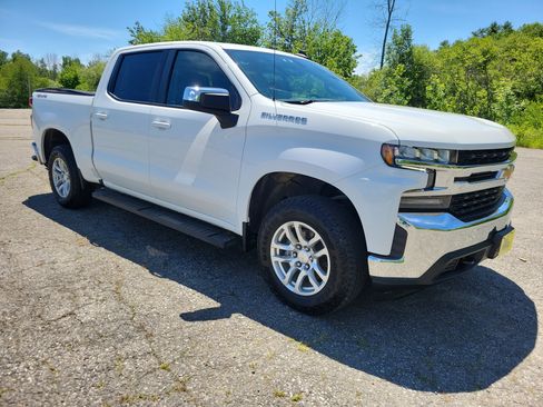 Used 2021 Chevrolet Silverado 1500 LT AWD/4WD image 3
