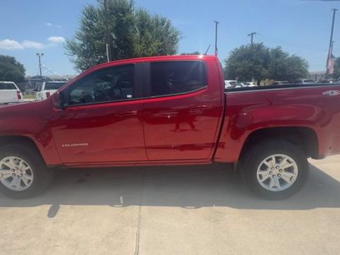 Used 2022 Chevrolet Colorado LT w/ LT Convenience Package AWD/4WD image 5