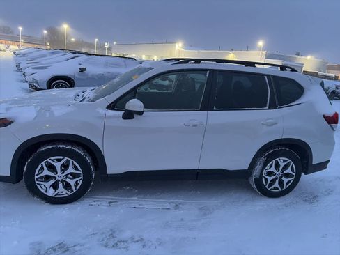 Used 2023 Subaru Forester Premium image 2