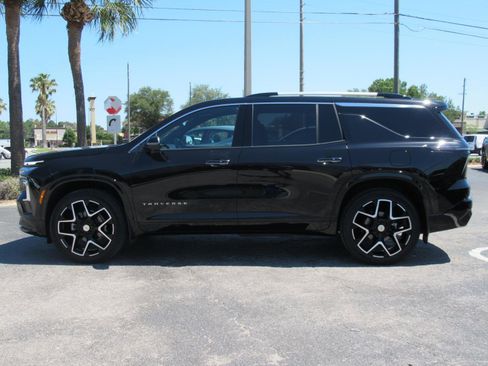 Used 2025 Chevrolet Traverse High Country FWD image 2