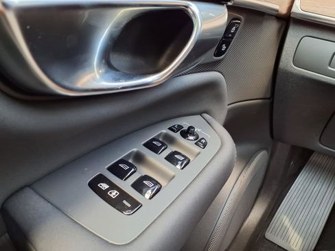 New 2026 Volvo XC90 B5 Core image 21