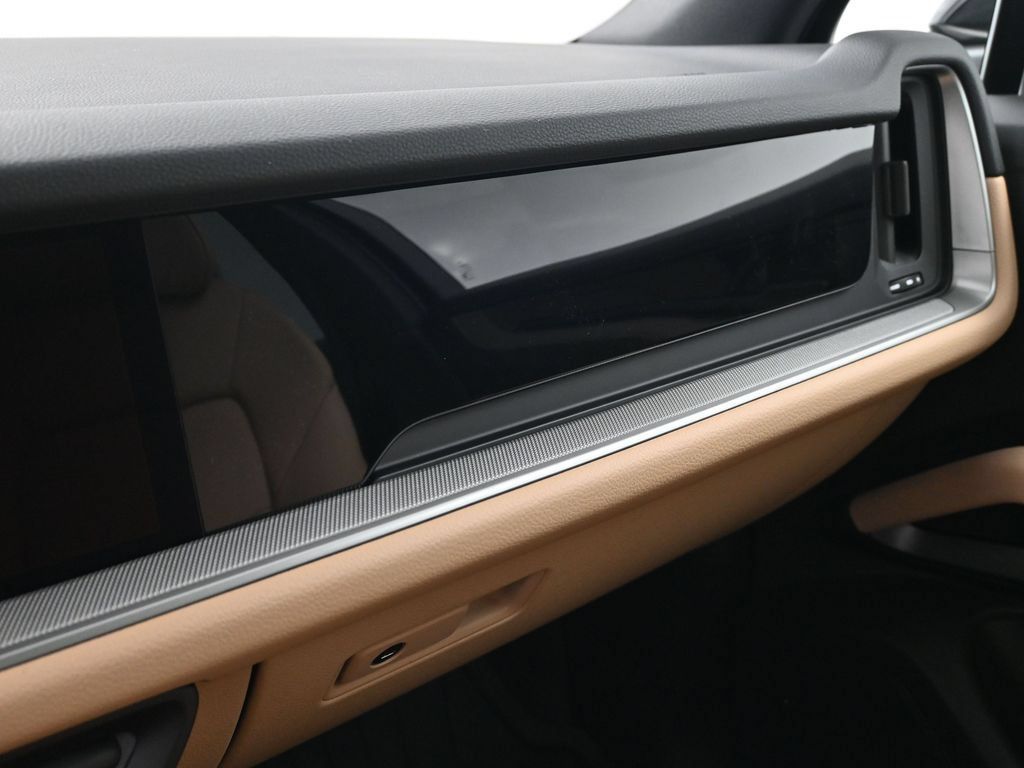 Certified 2026 Porsche Cayenne AWD/4WD image 22