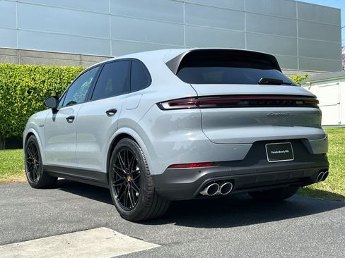 New 2026 Porsche Cayenne S AWD/4WD image 3