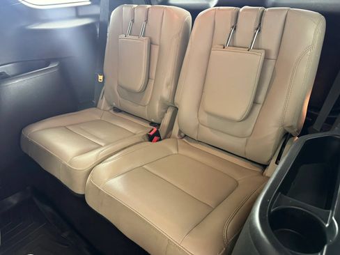 Used 2019 Ford Explorer XLT w/ Equipment Group 202A AWD/4WD image 38