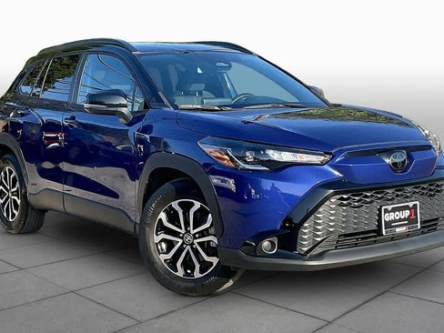 Used 2023 Toyota Corolla Cross AWD Hybrid w/ Moonroof Package image 3