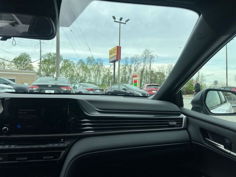 Used 2025 Toyota Camry SE image 35