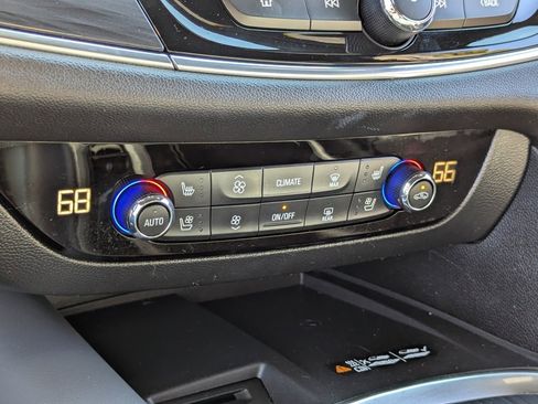 Used 2022 Buick Enclave Premium image 22