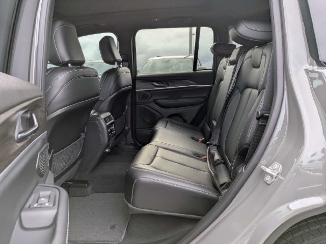 New 2027 Jeep Grand Cherokee Limited w/ Limited Altitude Package RWD image 15