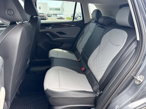 Certified 2025 Volkswagen Tiguan SE AWD/4WD image 26