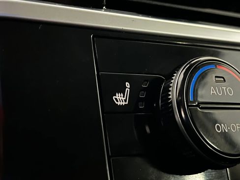 Used 2022 Nissan Pathfinder SL image 16