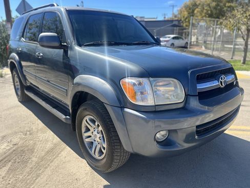 Used 2005 Toyota Sequoia SR5 RWD image 3