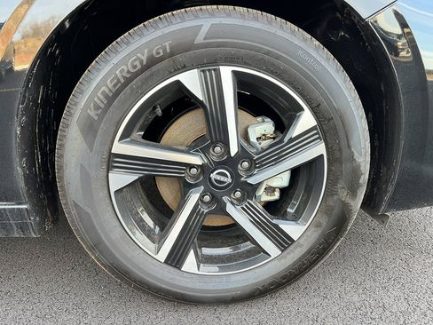 Used 2025 Nissan Sentra SV image 7