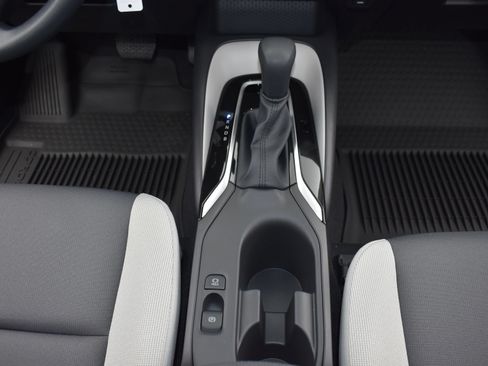 Used 2025 Toyota Corolla LE FWD image 19