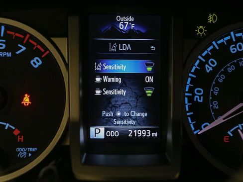Used 2023 Toyota Tacoma SR5 AWD/4WD image 37