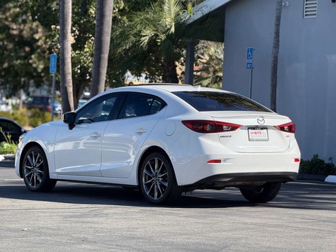 Used 2018 MAZDA MAZDA3 Grand Touring image 3