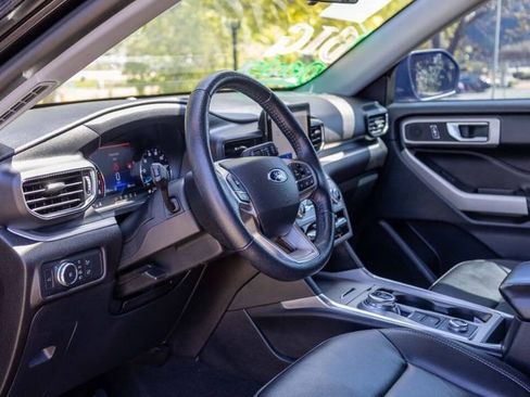 Used 2022 Ford Explorer XLT w/ Equipment Group 202A image 31