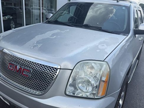 Used 2011 GMC Yukon Denali AWD/4WD image 3