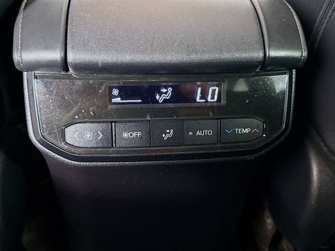 Certified 2024 Toyota Highlander XLE AWD/4WD image 24