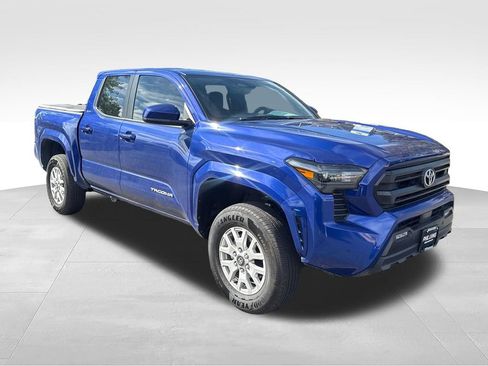 Used 2025 Toyota Tacoma SR5 AWD/4WD image 1