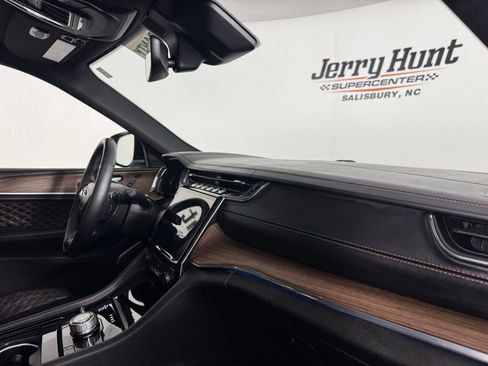 Used 2025 Jeep Grand Cherokee Summit image 41