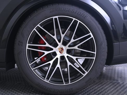 Certified 2026 Porsche Cayenne S AWD/4WD image 12