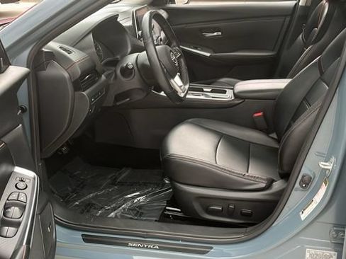 Used 2024 Nissan Sentra SR w/ SR Premium Package FWD image 18