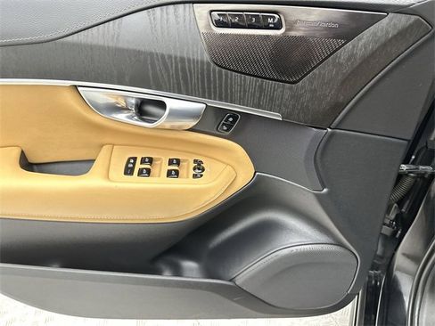 Used 2023 Volvo XC90 T8 Ultimate image 13