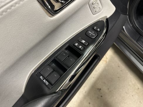 Used 2016 Toyota Avalon XLE Premium FWD image 15
