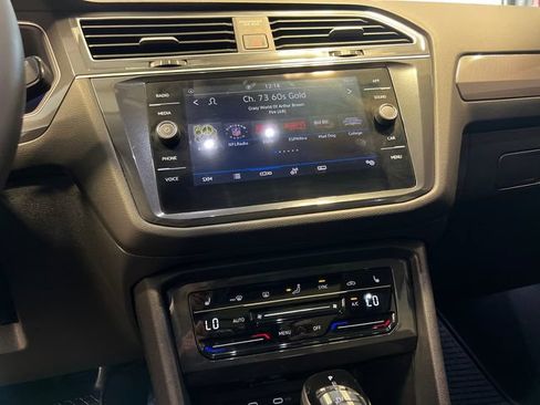 Certified 2024 Volkswagen Tiguan SE FWD image 25